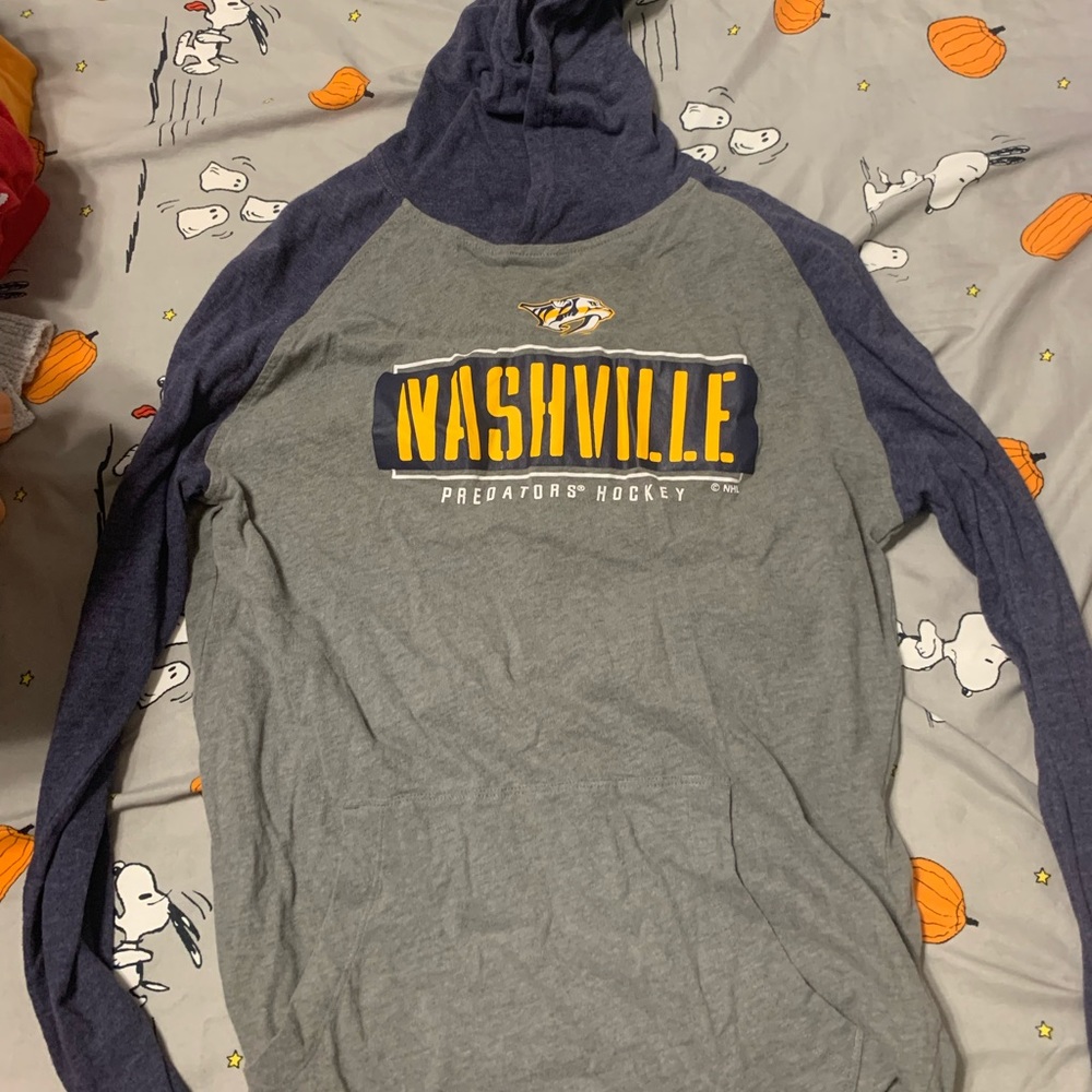 Women’s Nashville Predators light weight pullover